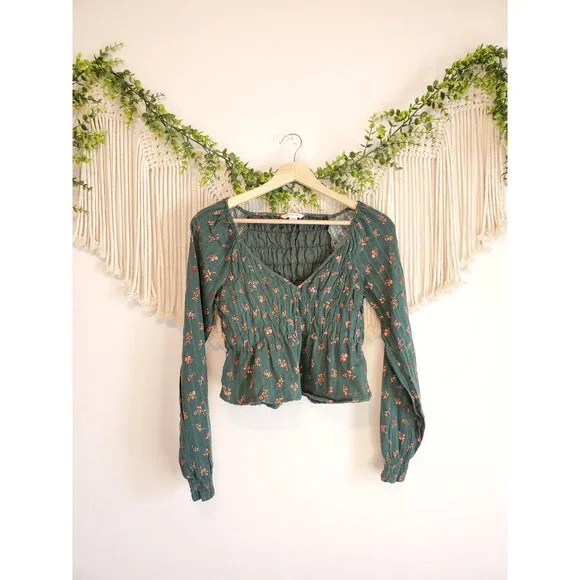American Eagle Green Dainty Floral Long Sleeve Cropped Smocked Top, Size XS - Picture 2 of 6
